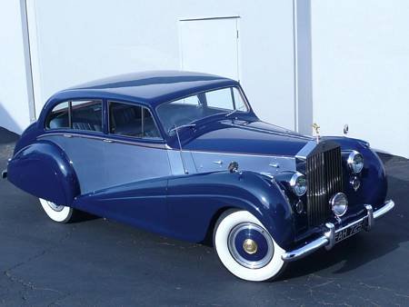 1952 ROLLS ROYCE SILVER WRAITH SALOON 4 DOOR- : A fabulous restored Rolls-Royce Wraith finished in two tone blue with blue leather. Exceptional throughout. Equipped with dual zone air conditioning and upgraded stereo system. This 1952 Silver Wraith
