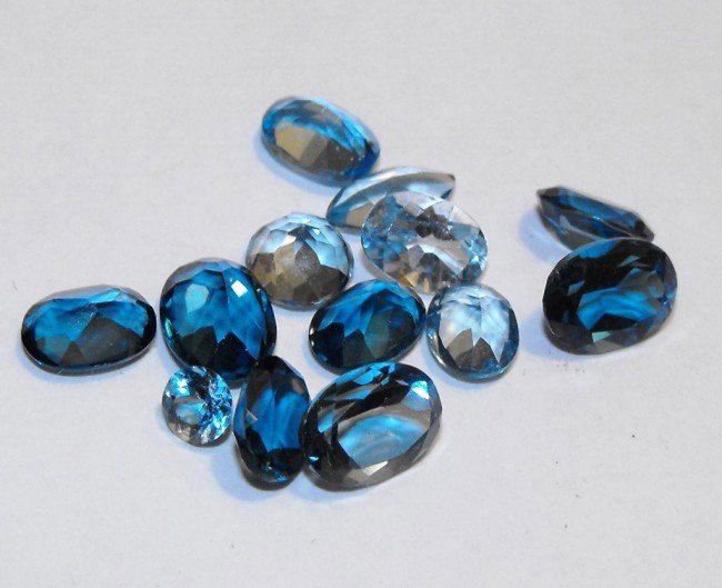13.5 tcw. Blue Topaz Gemstone Parcel: Evaluations and Appraisals use some or all of the following Gemological tools. : A fully corrected triplet loupe, binocular microscope, master color comparison diamond set, electronic carat balancing 