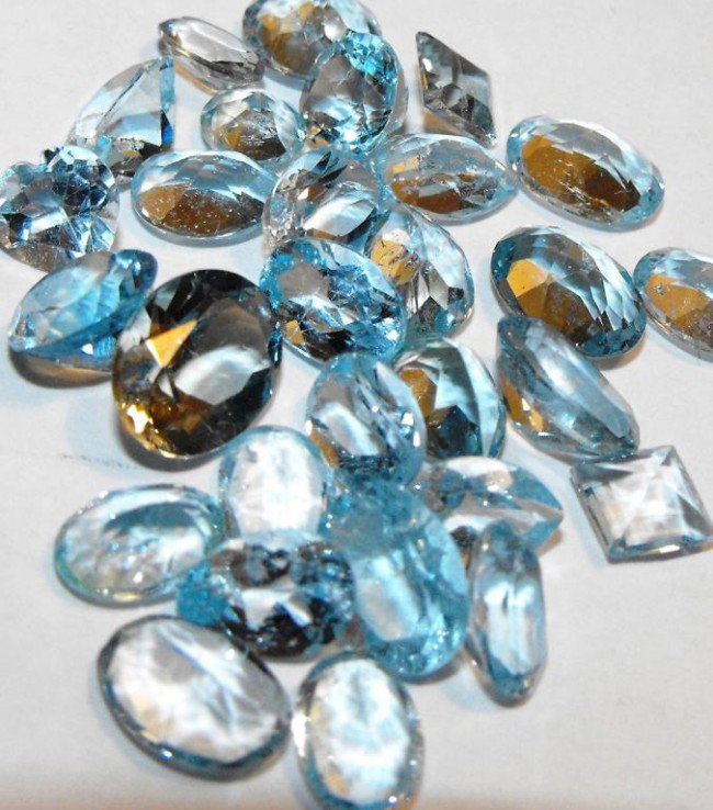 29.5 ct. Blue Sapphire Gemstone Parcel: All of our evaluations use some or all of the following Gemological tools. : A fully corrected triplet loupe, binocular microscope, master color comparison diamond set, electronic carat balancing scal
