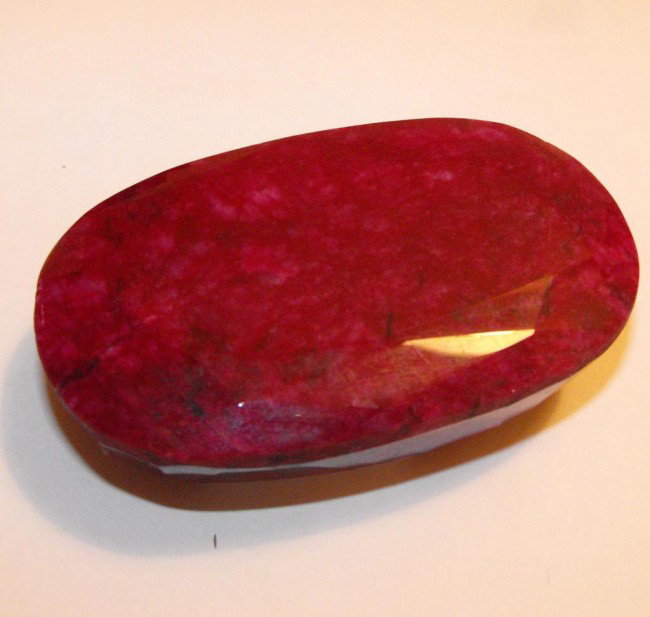 979 ct. Ruby Gemstone - $ 19K GG GIA: All of our evaluations use some or all of the following Gemological tools. : A fully corrected triplet loupe, binocular microscope, master color comparison diamond set, electronic carat balancing scal