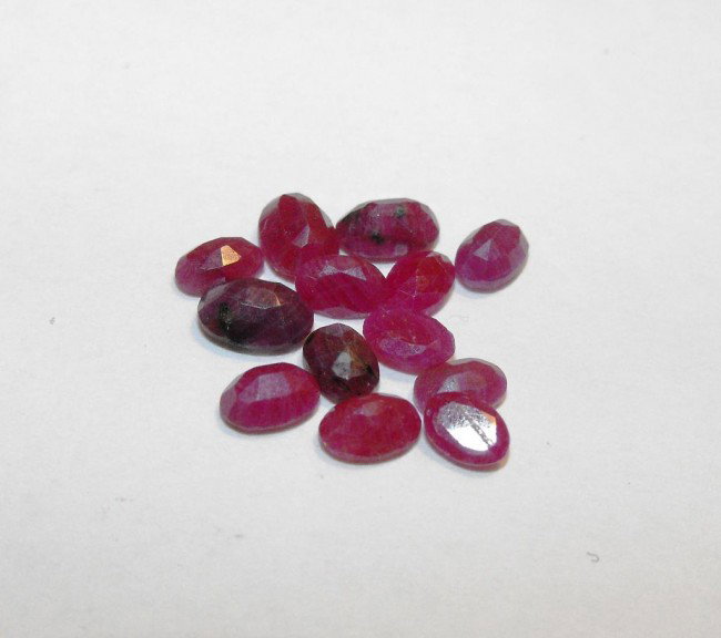 10 ct. Ruby Gemstone Parcel - $ 1.3K GG GIA: All of our evaluations use some or all of the following Gemological tools. : A fully corrected triplet loupe, binocular microscope, master color comparison diamond set, electronic carat balancing scal