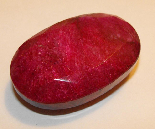 626 ct. Ruby Gemstone - $ 13K GG GIA: All of our evaluations use some or all of the following Gemological tools. : A fully corrected triplet loupe, binocular microscope, master color comparison diamond set, electronic carat balancing scal