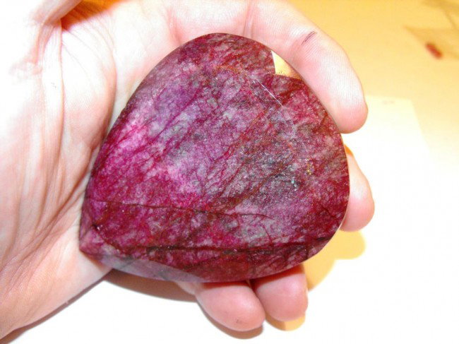 HUGE 1499 Ruby Stone -: All of our evaluations use some or all of the following Gemological tools. : A fully corrected triplet loupe, binocular microscope, master color comparison diamond set, electronic carat balancing scal