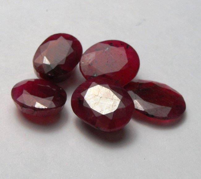 22 ct. Ruby gemstone Parcel - $ 1.7K GG GIA: All of our evaluations use some or all of the following Gemological tools. : A fully corrected triplet loupe, binocular microscope, master color comparison diamond set, electronic carat balancing scal