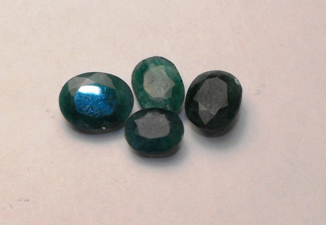 15.5 ct Emerald Gems - $1.3K GG GIA: All of our evaluations use some or all of the following Gemological tools. : A fully corrected triplet loupe, binocular microscope, master color comparison diamond set, electronic carat balancing scal
