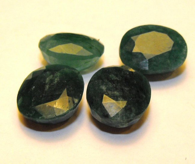 18.2 ct Emerald Gem Parcel - 1.5K GG GIA: All of our evaluations use some or all of the following Gemological tools. : A fully corrected triplet loupe, binocular microscope, master color comparison diamond set, electronic carat balancing scal