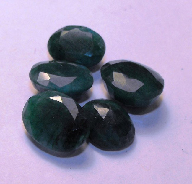 18.1 ct Emerald Gem Parcel - 1.6K GG GIA: All of our evaluations use some or all of the following Gemological tools. : A fully corrected triplet loupe, binocular microscope, master color comparison diamond set, electronic carat balancing scal