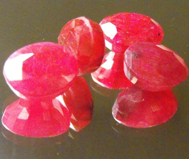18.5 ct Ruby Gem Parcel - $ 1.6K GG GIA: All of our evaluations use some or all of the following Gemological tools. : A fully corrected triplet loupe, binocular microscope, master color comparison diamond set, electronic carat balancing scal