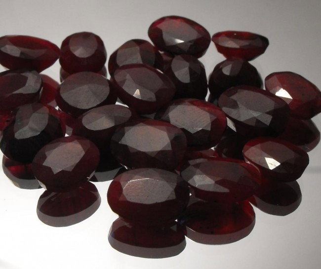 82 ct Ruby Gem Parcel - $8.4K GG GIA: All of our evaluations use some or all of the following Gemological tools. : A fully corrected triplet loupe, binocular microscope, master color comparison diamond set, electronic carat balancing scal