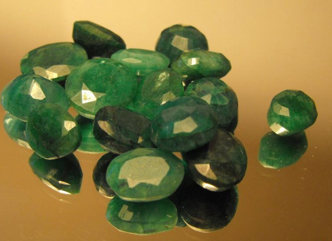 71 ct Emerald Gem Parcel - $6.4K GG GIA: All of our evaluations use some or all of the following Gemological tools. : A fully corrected triplet loupe, binocular microscope, master color comparison diamond set, electronic carat balancing scal