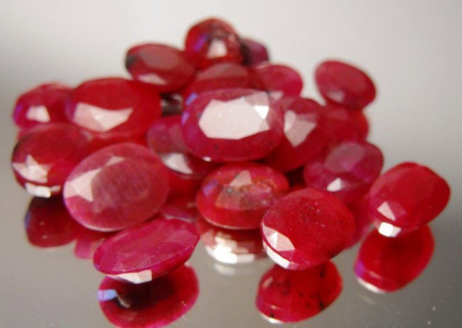 76 ct Ruby Gem Parcel - $ 4.3K GG GIA: All of our evaluations use some or all of the following Gemological tools. : A fully corrected triplet loupe, binocular microscope, master color comparison diamond set, electronic carat balancing scal