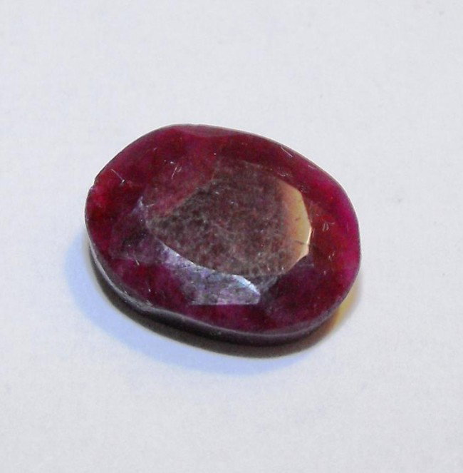 4.27 ct Ruby Gemstone - Evaluated by GG GIA: Evaluations and Appraisals use some or all of the following Gemological tools. : A fully corrected triplet loupe, binocular microscope, master color comparison diamond set, electronic carat balancing 