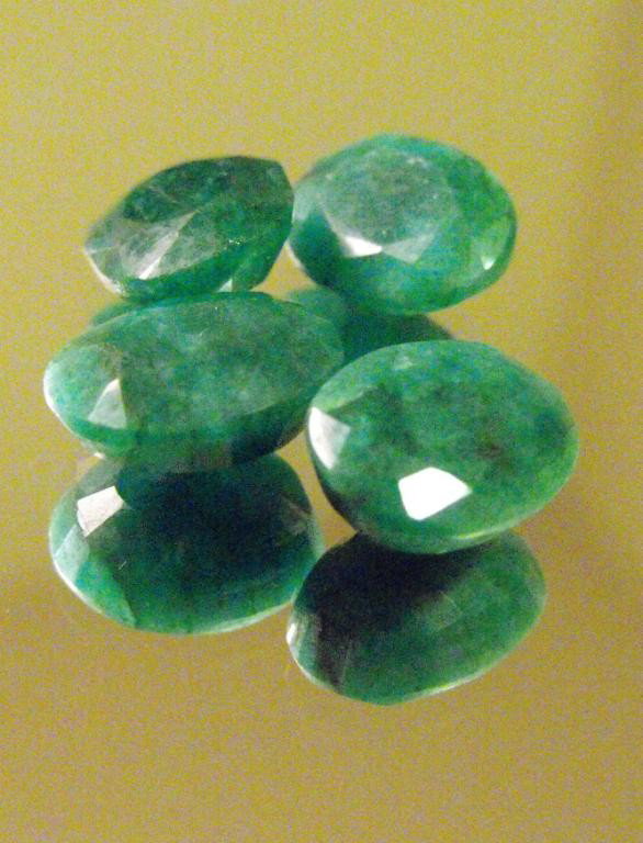 12.5 ct Emerald Gem Parcel - $ 1.1K GG GIA: All of our evaluations use some or all of the following Gemological tools. : A fully corrected triplet loupe, binocular microscope, master color comparison diamond set, electronic carat balancing scal