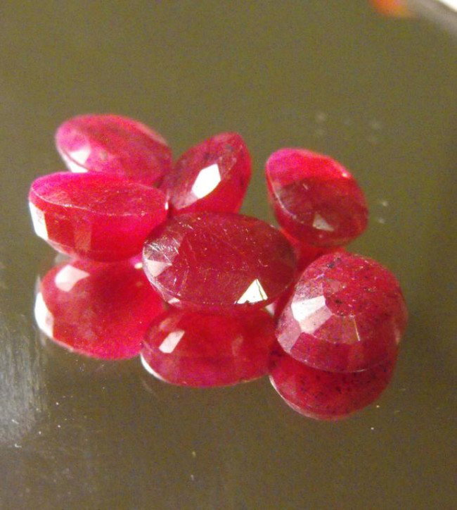 23.5 ct Ruby Gem Parcel - $ 2.1K GG GIA: All of our evaluations use some or all of the following Gemological tools. : A fully corrected triplet loupe, binocular microscope, master color comparison diamond set, electronic carat balancing scal