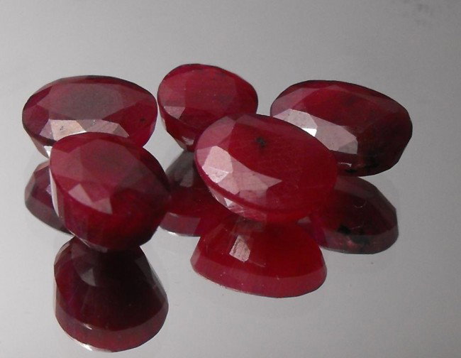 21 ct Ruby Gem Parcel - $ 2K GG GIA: All of our evaluations use some or all of the following Gemological tools. : A fully corrected triplet loupe, binocular microscope, master color comparison diamond set, electronic carat balancing scal