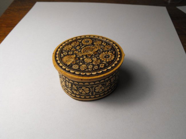 Small Fancy Siberian Birch Trinket Box: As Shown-We offer at auction some of the best quality tangible assets. We strive to make your bidding experience the best on the net. Weekly sales of large bulk lots, individual lots and simply the mo