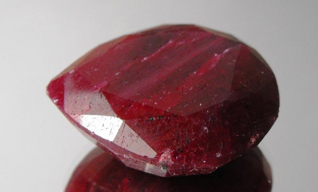 91 ct Ruby Pear Shape - $ 18000 GG GIA: All of our evaluations use some or all of the following Gemological tools. : A fully corrected triplet loupe, binocular microscope, master color comparison diamond set, electronic carat balancing scal