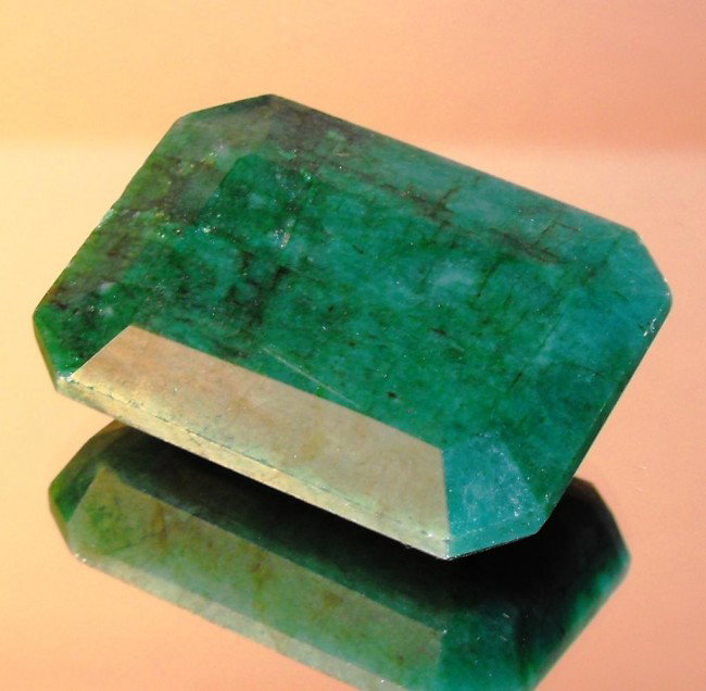 95 ct Emerald Gemstone - $ 2450 GG GIA: All of our evaluations use some or all of the following Gemological tools. : A fully corrected triplet loupe, binocular microscope, master color comparison diamond set, electronic carat balancing scal