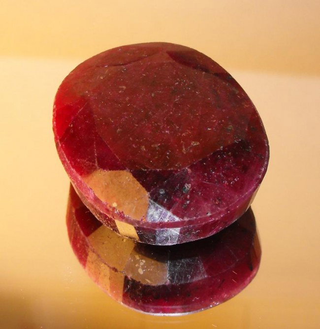 265 ct Ruby Gem - $ 8450 GG GIA: All of our evaluations use some or all of the following Gemological tools. : A fully corrected triplet loupe, binocular microscope, master color comparison diamond set, electronic carat balancing scal
