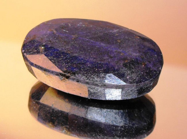195 ct Sapphire Gem - $ 5600 GG GIA: All of our evaluations use some or all of the following Gemological tools. : A fully corrected triplet loupe, binocular microscope, master color comparison diamond set, electronic carat balancing scal