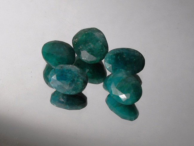 15.3 tcw Emerald Parcel - $ 1250 GG GIA: All of our evaluations use some or all of the following Gemological tools. : A fully corrected triplet loupe, binocular microscope, master color comparison diamond set, electronic carat balancing scal