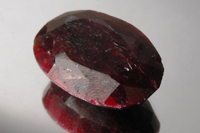 93 ct Ruby Gem - $ 2900 GG GIA: All of our evaluations use some or all of the following Gemological tools. : A fully corrected triplet loupe, binocular microscope, master color comparison diamond set, electronic carat balancing scal