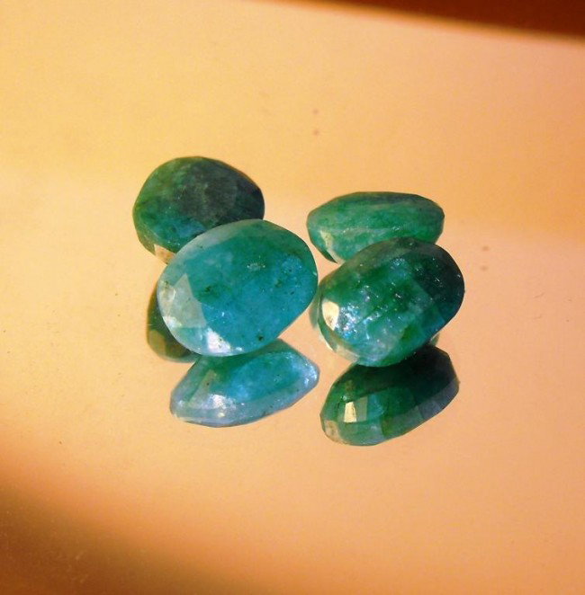 17.8 tcw Emerald Parcel - $ 1000 GG GIA: All of our evaluations use some or all of the following Gemological tools. : A fully corrected triplet loupe, binocular microscope, master color comparison diamond set, electronic carat balancing scal
