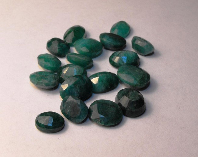 67 tcw Emerald parcel - $ 3400 GG GIA: All of our evaluations use some or all of the following Gemological tools. : A fully corrected triplet loupe, binocular microscope, master color comparison diamond set, electronic carat balancing scal