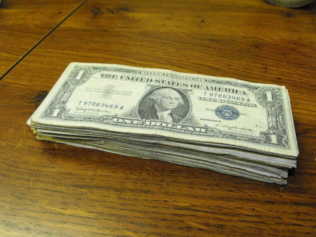Lot of 100 SIlver Certificates Circulated: We offer at auction some of the best quality tangible assets. We strive to make your bidding experience the best on the net. Weekly sales of large bulk lots, individual lots and simply the most offeri