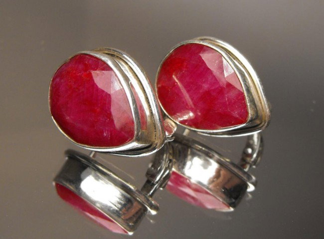 9.69 tcw Ruby E/R Sterling $ 2380 GG GIA: This item was appraised with the gemstone in mount. Each gemstone has been evaluated on a case by case basis, some stones are higher quality than others and will be more valuable than larger stones of