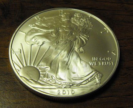 US Silver Eagle - UNC - Random Year: We offer at auction some of the best quality tangible assets. We strive to make your bidding experience the best on the net. Weekly sales of large bulk lots, individual lots and simply the most offeri