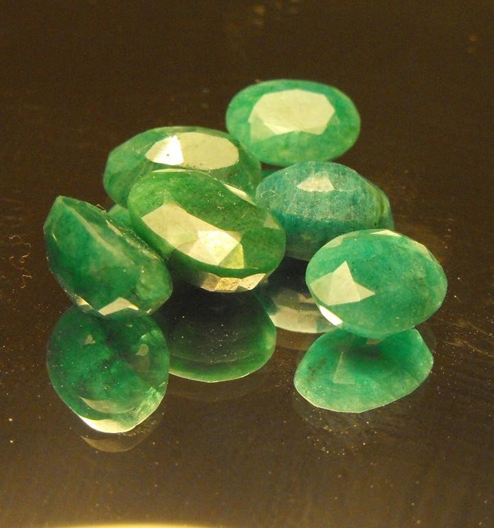 26.5 ct Emerald Gem Parcel- $ 2.3K GG GIA: All of our evaluations use some or all of the following Gemological tools. : A fully corrected triplet loupe, binocular microscope, master color comparison diamond set, electronic carat balancing scal