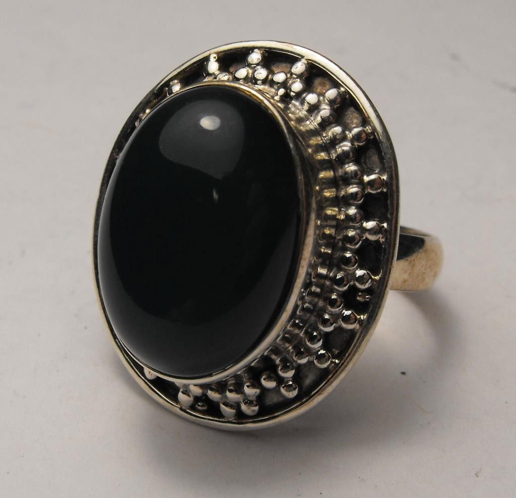 12.23 ct Chalcedony Ring Silver $ 500 GG GIA: This item was appraised with the gemstone in mount. Each gemstone has been evaluated on a case by case basis, some stones are higher quality than others and will be more valuable than larger stones of