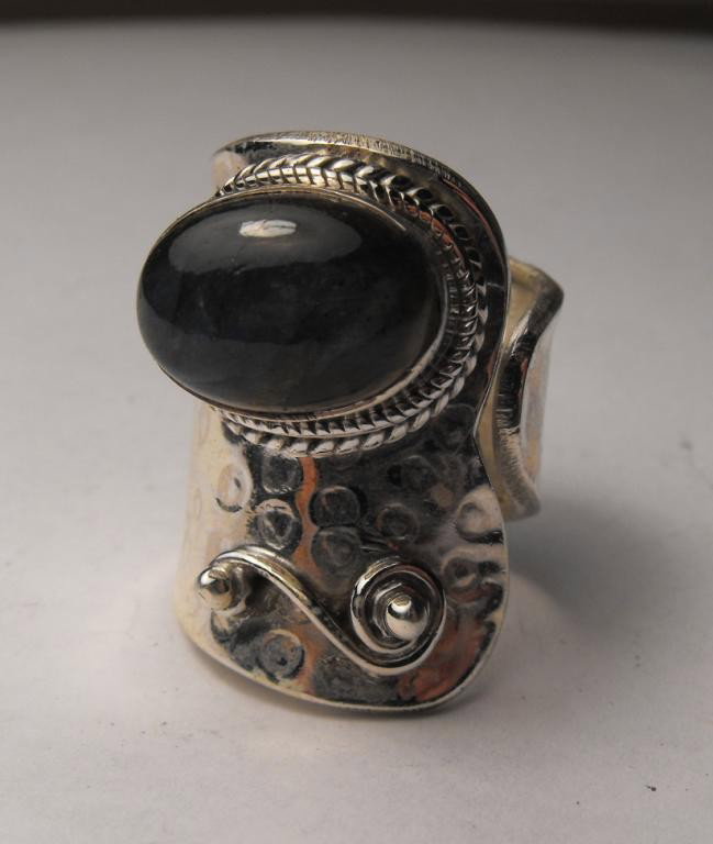 4.02 ct Labradorite Ring Silver $ 450 GG GIA: This item was appraised with the gemstone in mount. Each gemstone has been evaluated on a case by case basis, some stones are higher quality than others and will be more valuable than larger stones of