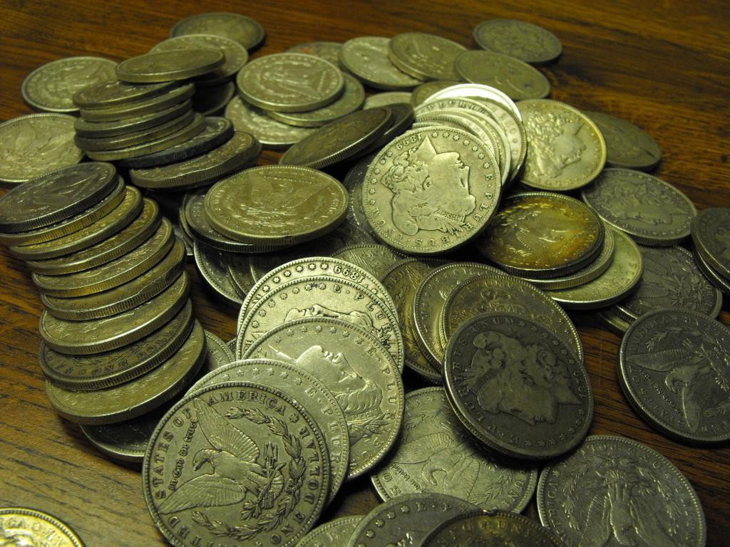 (100) Morgan Silver Dollars: (100) Morgan Silver Dollars