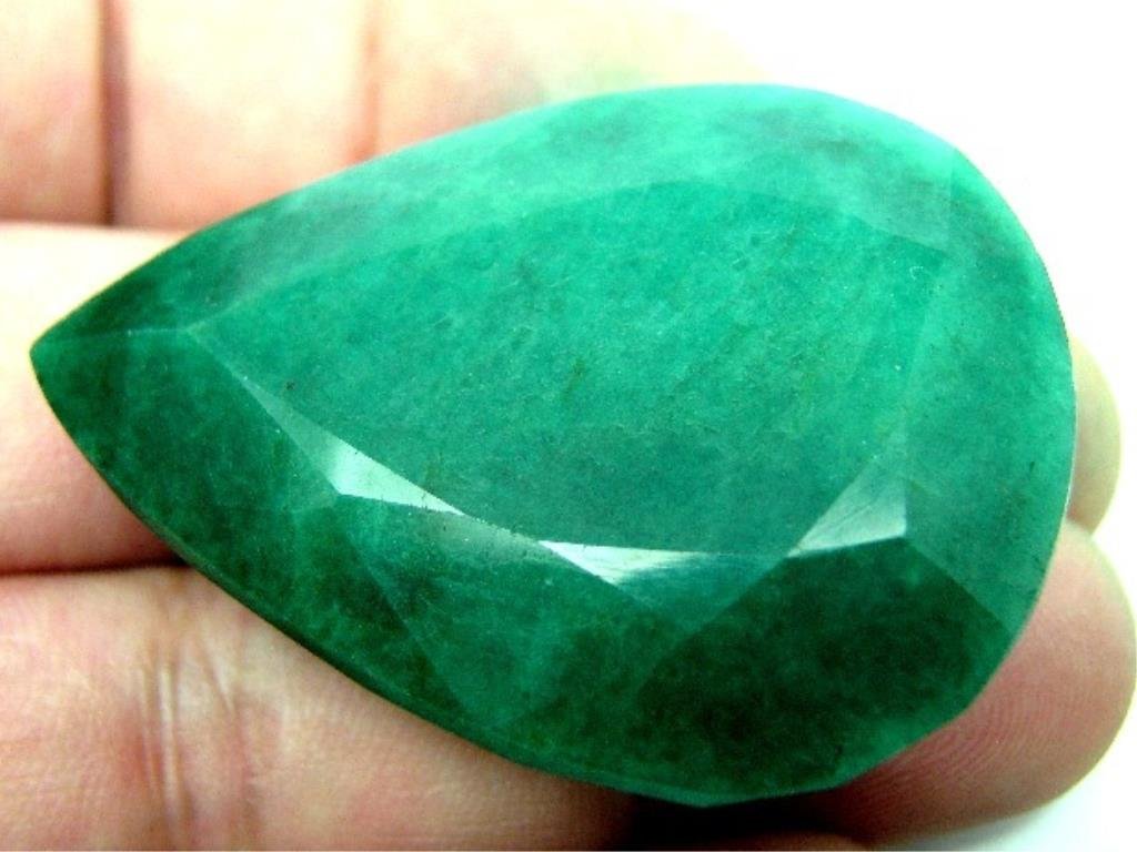 915 ct. Pear Shape Emerld Green Beryl Gem: Item is an earth mined gemstone material specimen. This item is NOT lab created. All GIA acceptable enhancement ONLY have been used in stone cutting.