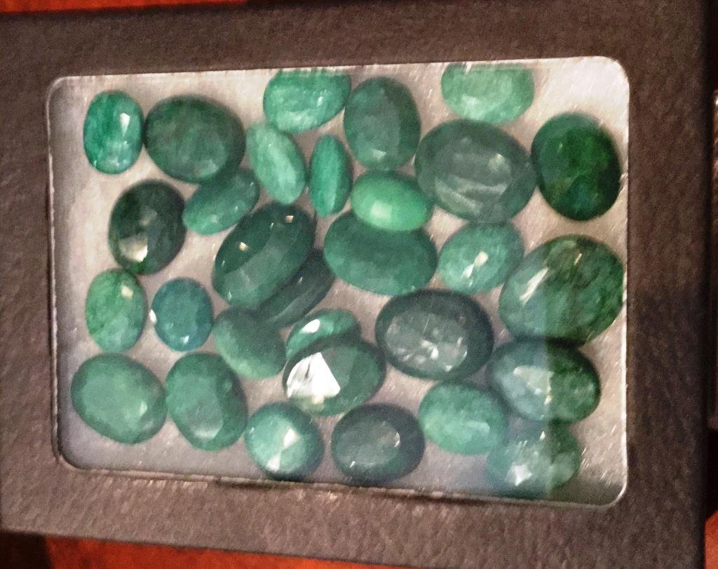 291.55 tcw Emerald Green Beryl Gem Parcel in Case: Items are exactly as stated in title. Bidder is 100% responsible for all values and all bids final.