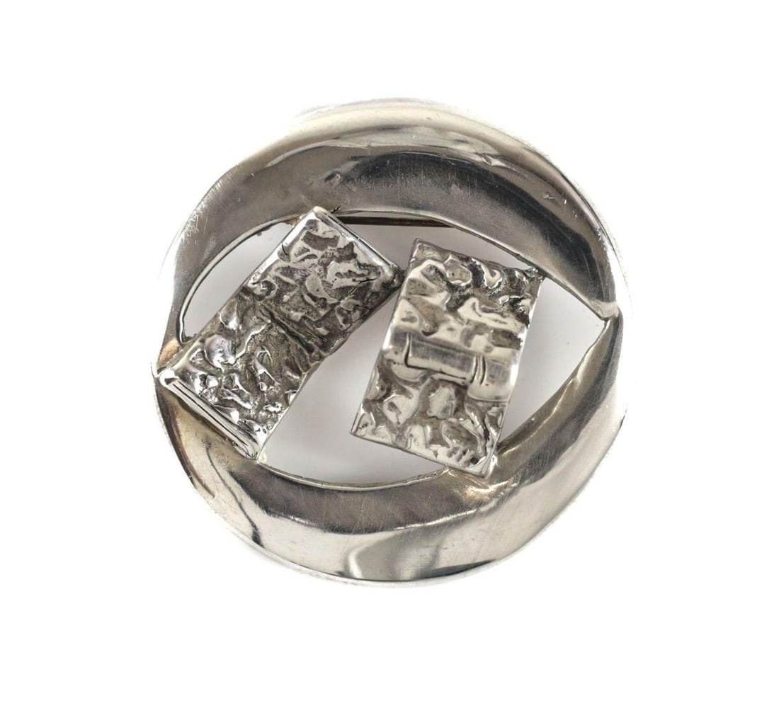 Frank Eliscu Sterling Silver Brooch Pendant Modernist Design c1960 Heisman: Vintage Frank Eliscu Sterling Silver Brooch Pendant Modernist Design, Designer Of The Heisman Trophy. Marked Eliscu Sterling. 38.7grams Measurements: Approx. 2.125inches x 2.125inches Domestic Shippin