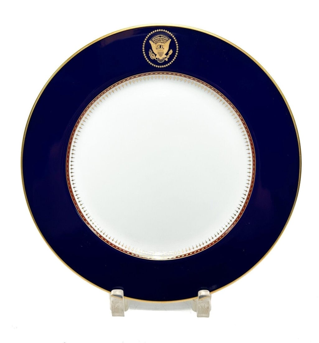 Fitz and Floyd Reagan White House Dinner Plate: Fitz and Floyd Fine China porcelain White House Service dinner plates by Robert C. Floyd, 1983. A cobalt blue ground and gilt Great Seal of the United States to top central rim. Gilt accents to the ed