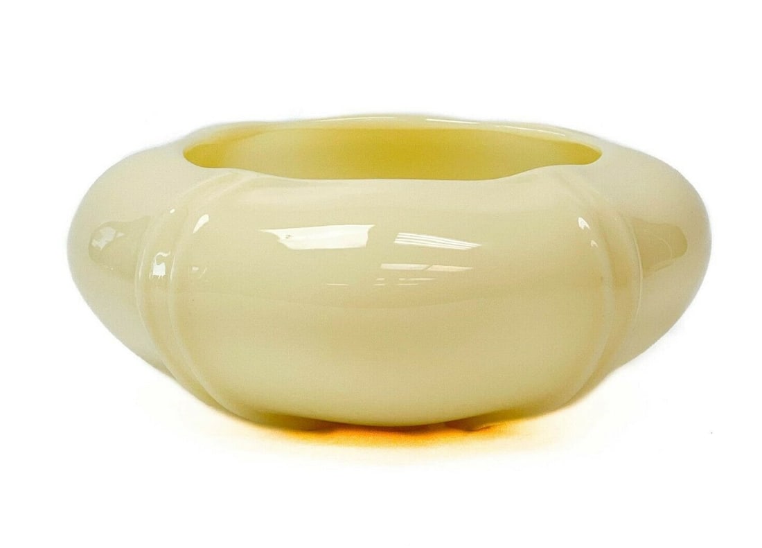 Steuben Ivory Art Glass Gourd Shaped Bowl #7337: Steuben Ivory art glass bowl #7337. Gourd-shaped ivory colored glass bowl with two line pillar design running up the exterior sides. Polished pontil, apparently unmarked. Weight: Approx. 3.5 lbs Measu