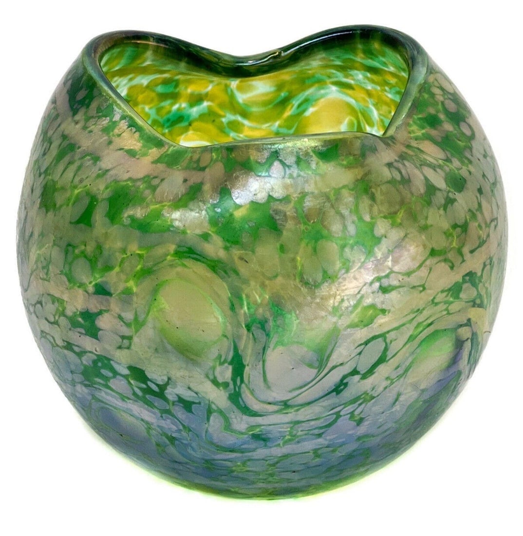 Loetz Green Papillon Glass Vase, Bulbous Formed Pinched Mouth Rim: Loetz green papillon glass vase. Bulbous formed with a pinched mouth to the rim. Pontil mark to the underside base. Unmarked- but in the work of Loetz. Weight: Approx. 0.5 lbs Measurements: Approx. 4