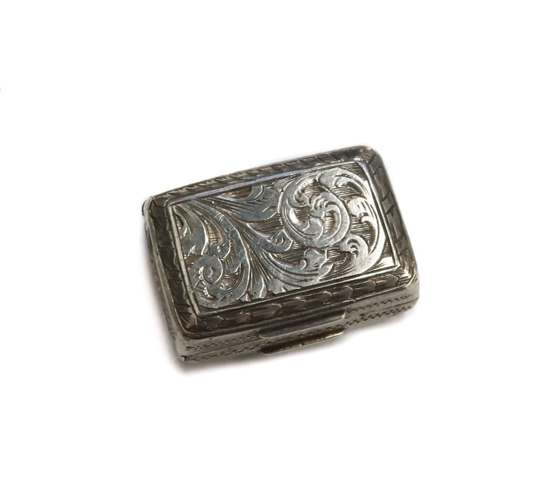 Mills & Co Birmingham English Sterling Silver Vinaigrette Box 1852 (1 of 8)
