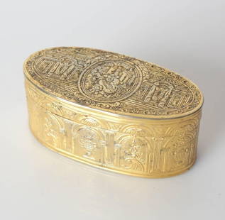 George Roth Hanau Gilt Sterling Silver Snuff Box: George Roth Hanau Gilt Sterling Silver Snuff Box. Hand chased architectural details with vases, flowers, wreaths and musical instruments. Hanau marks on underside. Weighs 113.48grams. Measures Approx.