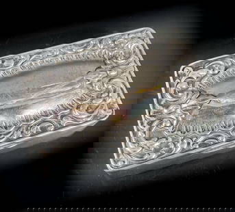 American Howard Sterling Co. Silver Snuff box foliate scrolls c1890: Sterling Silver Snuff box with hand chased foliate scrolls, vacant convex cartouche. Gilt interior. Marked 3635; 925/1000 FINE, Sterling. Measurements: Approx. 75.71grams; 3 x 2 x 0.75 inches Conditio