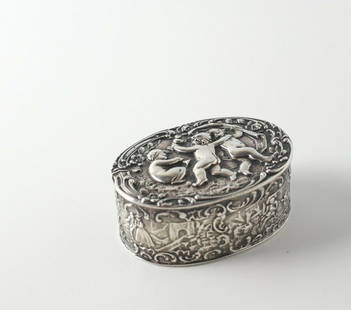 German Hanau Gilt Silver Snuff box Storck & Sinsheimer c1910: German Hanau Silver Snuff box, Stork & Sinsheimer c1910. parcel gilt to the interior. Repousse putti, figural scenes to the sides. Indistinct Hallmark on the bottom Measurements: Approx. 58.19grams (1