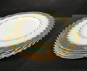 Set of 6 Royal Worcester Dinner Plates c1927 Green Band C2976: Set of 6 Royal Worcester Dinner Plates c1927, Green Band, Gold Urns and filigree, raised hand painted enamel flowers. C2976. Makers mark on underside. 8lbs Measurements: Approx. 10.5 inches diameter C