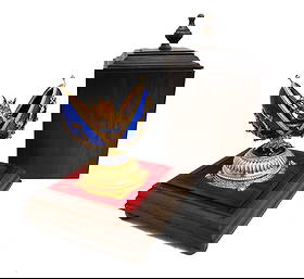 Franklin Mint House of Igor Carl Faberge Firebird Egg Limited Edition with Box: Franklin Mint House of Igor Carl Faberge Firebird Musical Egg. Cobalt blue enamel exterior with gold vermeil sterling silver branches and applied rubies. Figural firebird interior. With original box a