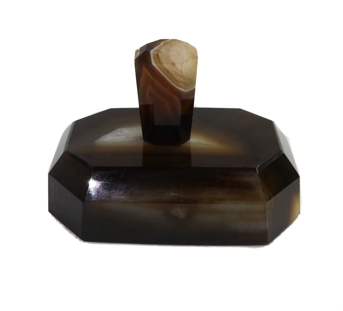 Continental Solid Carved Brown White Banded Agate Handled Paperweight 20th Cent.: Continental solid carved brown and white banded handled agate paperweight, 20th Century. Weight: Approx. 160grams Measurements: Approx. 2.75 inches x 2 inches x 1.75 inches tall Condition: Very good c