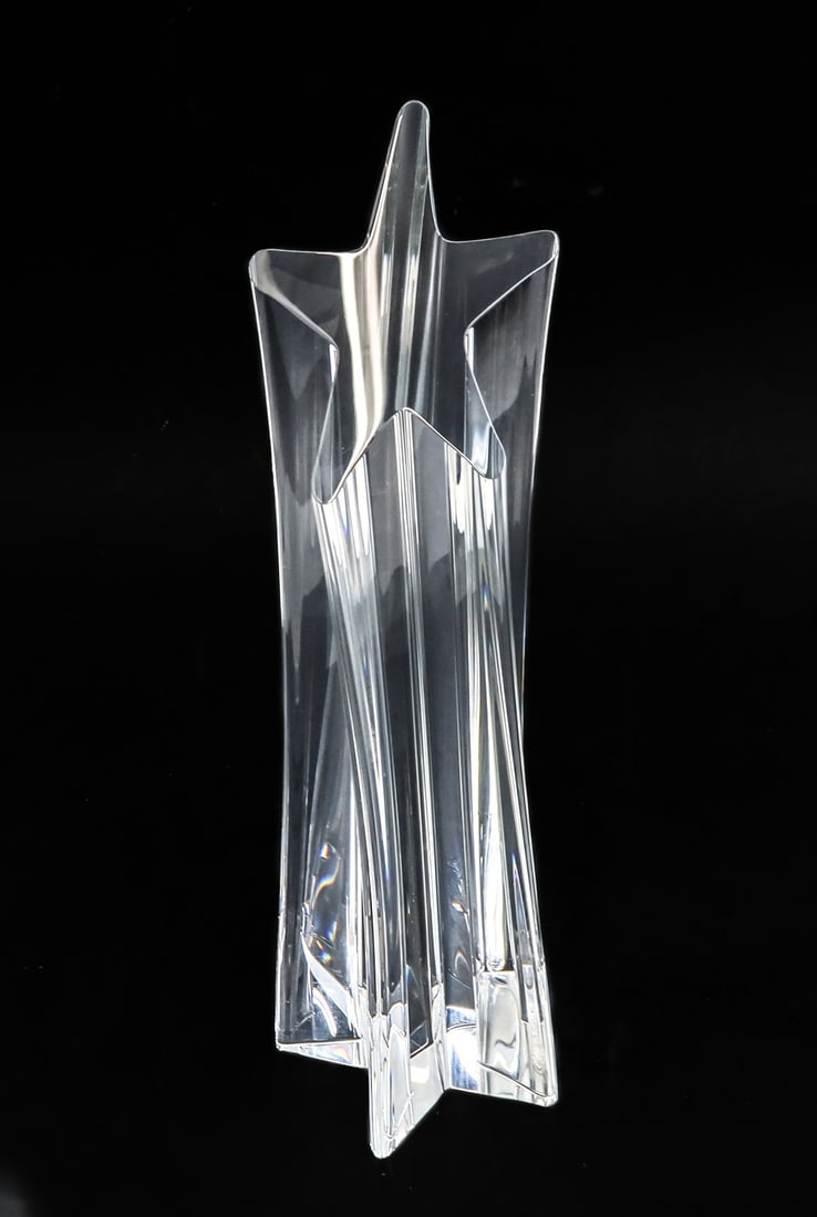 Steuben Art Glass Paperweight Star Figure Limited Edition of 90: Steuben Art Glass Paperweight Star Figure Limited Edition of 90. Signed Steuben to underside with a limited edition number of 90. Weight: Approx. 1.5 lb Measurements: Approx. 2.25 inches x 3.1 inches