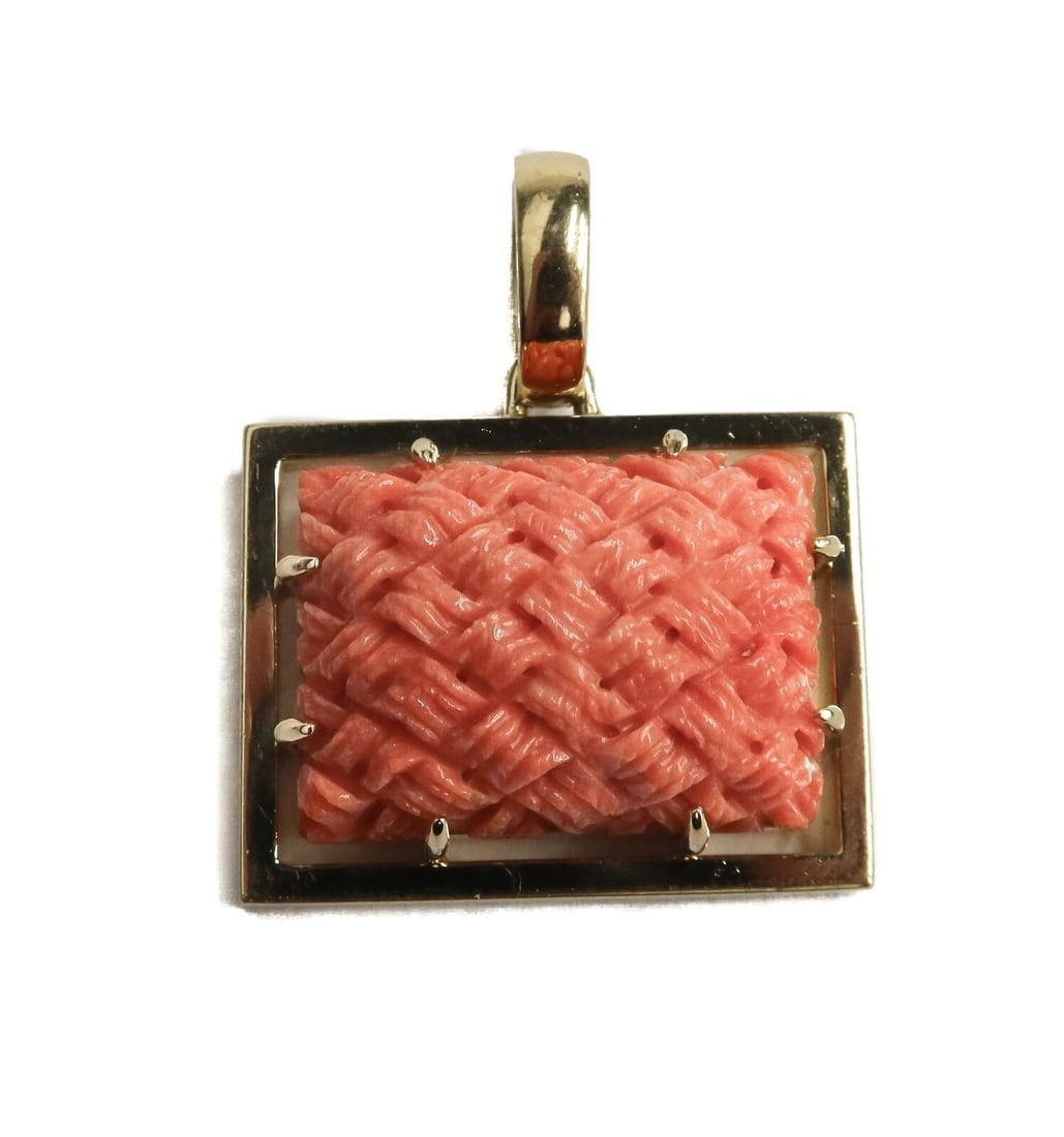 Gump's 750 18k Yellow Gold and Braided Coral Necklace Pendant: Gump's 18k yellow gold and carved coral necklace pendant. The center depicts a rectangular braided cut coral stone measuring approximately 20.6mm x 14.9mm x 7.8mm. Marked Gump's 750 to back frame. Wei
